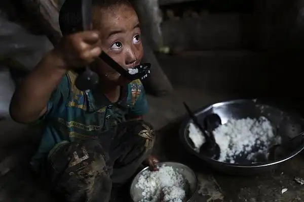 tour贫穷艺术展——看一看凉山布拖的留守儿童