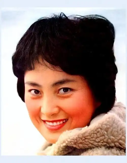 爸妈更是铁了心,就算家里条件艰苦,也坚决不让她因为穷困就放弃学习的