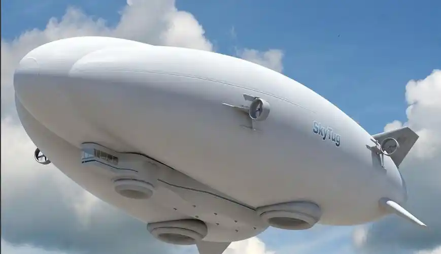 美国研制的新型氦气飞艇首飞