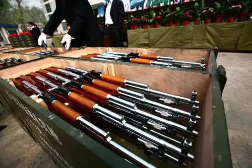 国旗护卫队使用新礼宾枪今日起扛新枪护旗