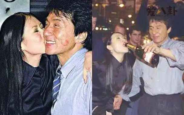 成龙的一只手搭在章子怡肩上,另一只手则轻轻环过她的腰际,放在了大腿