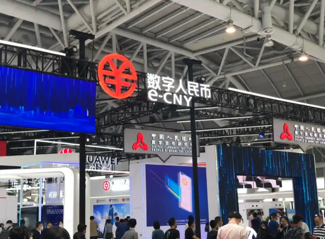 在第四届数字中国建设峰会上,数字人民币展台人头攒动,普通老百姓(29.