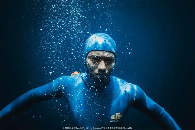 aida自由潜水三星考核视频