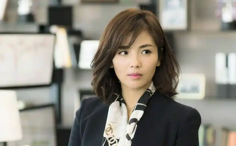 里的格瑞斯,当她和刘涛照片放一起,你能认出她们吗_曹曦文_剧中_女