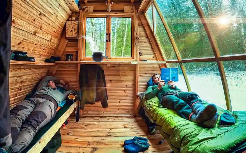 森林中令人惊叹的房屋a型框架在野外舒适生存!