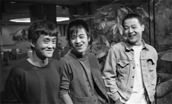 好在魔岩文化创立人张培仁签约了窦唯,此后窦唯,何勇,张楚并称为哪