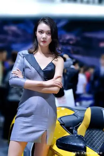 漂亮的中国车模美