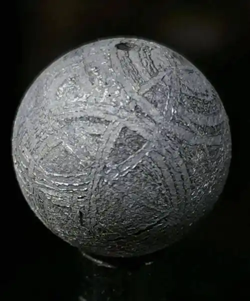 中国新疆阿勒泰铁陨石维斯台登结构又称魏德曼花纹也称为汤姆