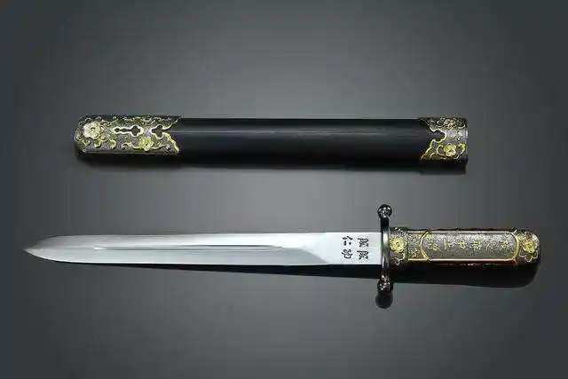 新年"深蓝之剑"授剑!细数解放军新佩剑,比韩国"三精剑"如何