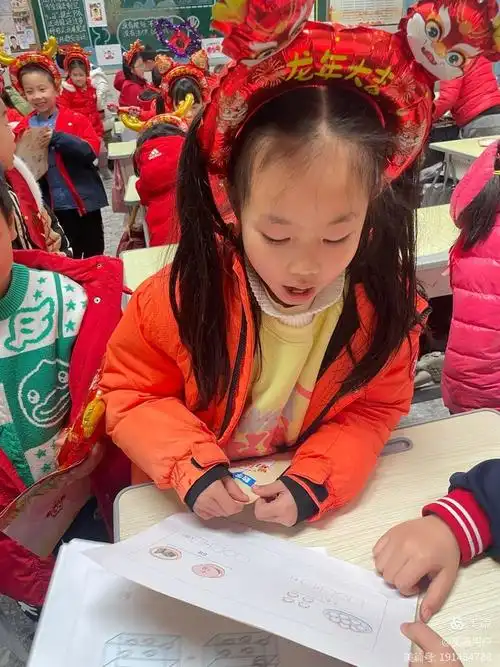 最后,"小龙人"们对自己本学期数学课堂及数学闯关的表现进行自我评价