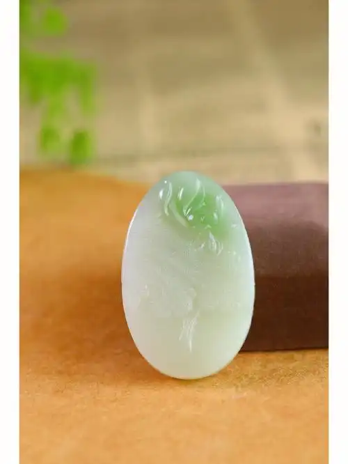 和田玉翠青莲花牌子翠青老坑料肉质温润