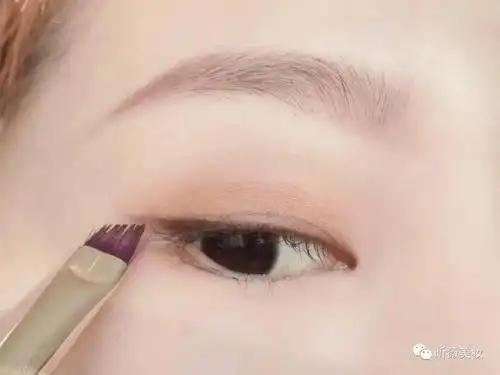 昕美妆 | 跟"澳洲野玫瑰"rose学画超a内双眼妆!_眼影