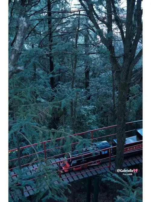 摄影日记西山上的小火车06呜呜呜呜