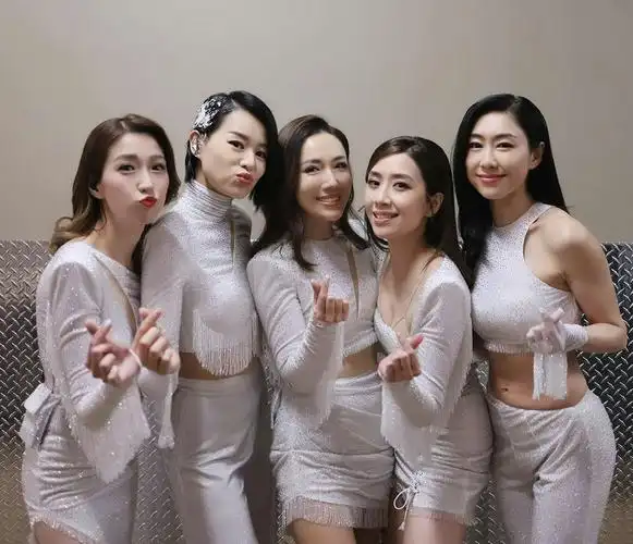 黄智雯婚后首迎农历新年,幸福揭秘与珠宝高层老公的甜蜜生活_anthony