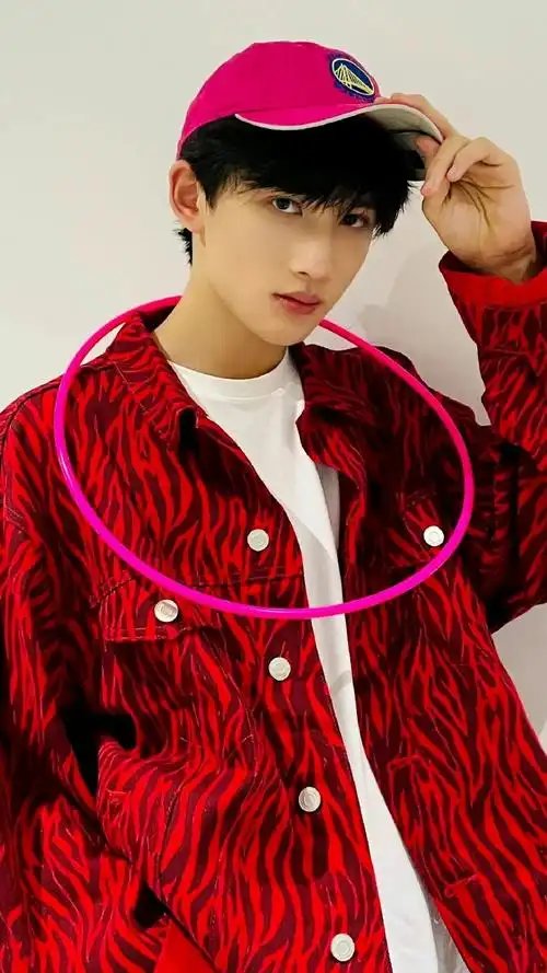 余宇涵开学随拍##余宇涵粉红色系随拍