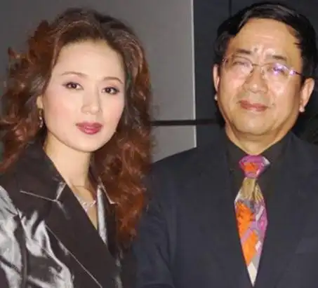 57岁马兰与73岁丈夫余秋雨近照曝光,才子佳人20年恩爱如昔!