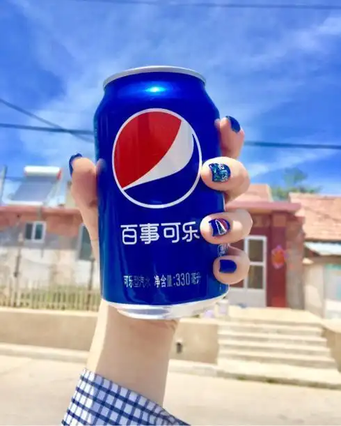 听说两大可乐联名出新款了百事可乐进军美甲行业