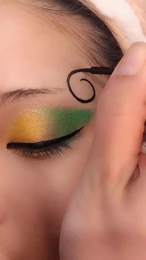 舞台妆眼影的搭配