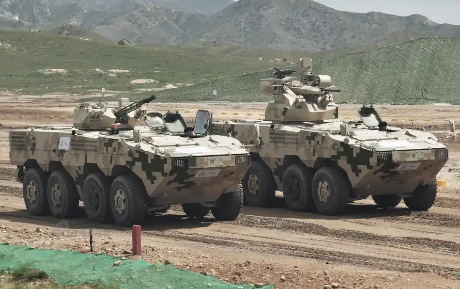 中国装甲日活动现场酷图