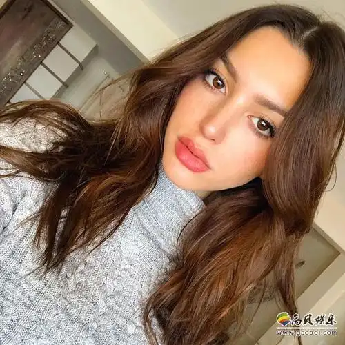 美国女模特celinefarach创作型歌手轮滑爱好者兼具性感慵懒气质