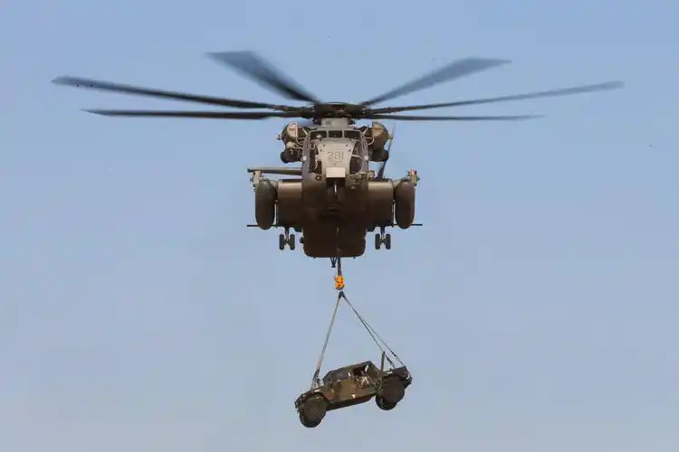 美国海军陆战队ch-53e超级种马直升机参加wti2-23__财经头条