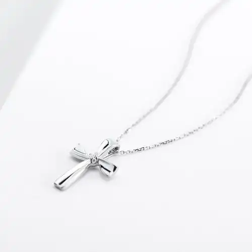 简约白金十字架蝴蝶结锁骨宝石钻石吊坠