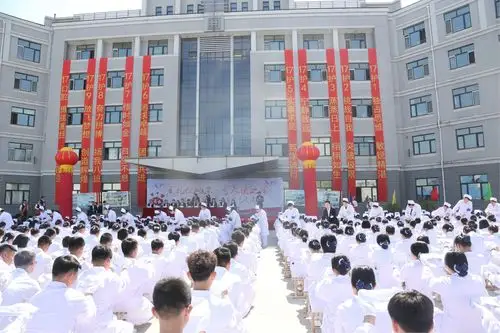 展礼仪风采秀天使之姿哈尔滨医护卫生学校举办512护士庆祝活动