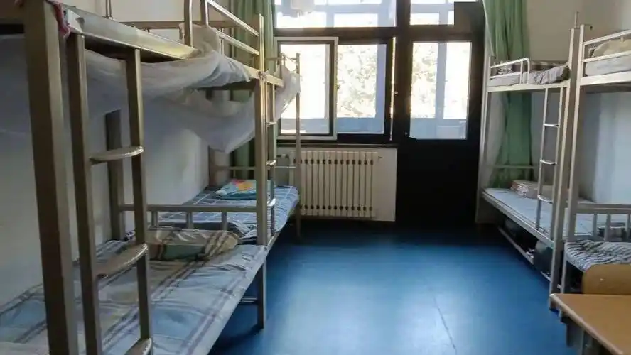 全环境立德树人|内务整理 力求完美——青岛二中分校2023级新生国防