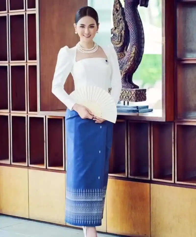 各有千秋!柬埔寨著名女星穿传统服装来个大比拼