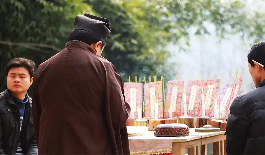 抓拍鄂西山村里的道士作法