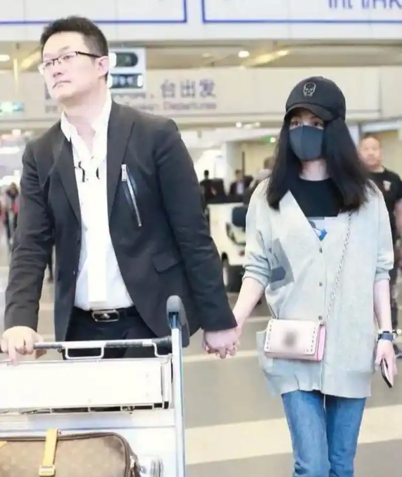 姚笛老公高杰被曝出轨,深夜与美女泡吧进酒店,女方露长腿颜值高