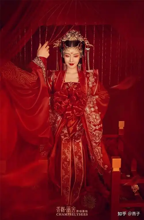 着上华丽中式秀和服,风姿绰约 古韵悠长红妆曼妙 娇俏甜美,古风十足的