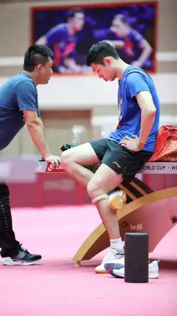 小组循环赛威海乒超联赛20211004许昕#许昕加油#@bz88:以及夸夸髌骨带