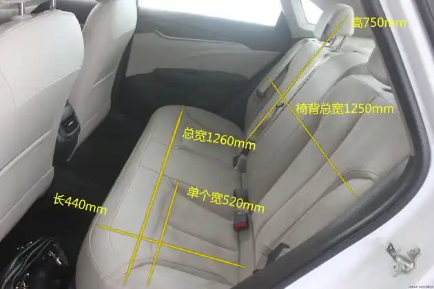 后排座椅可4/6分割放倒,放倒后更方便携带大件物品,全新英朗的后备箱