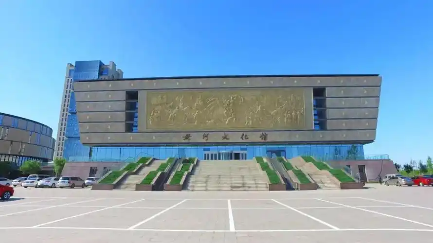 十几名少数民族表演者应国家方志馆黄河分馆暨黄河文化馆之邀来到东营