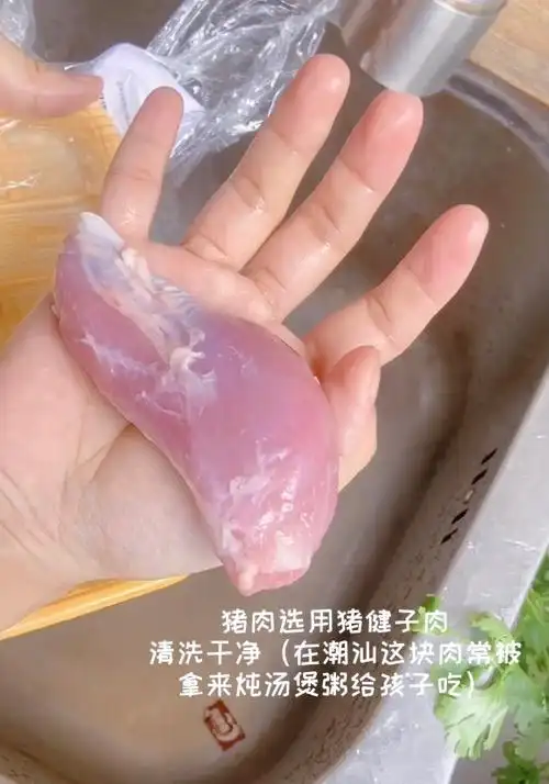 猪腱子肉 选用小块的,也可以用瘦肉代替步骤4青橄榄菜刀剁两截(也可以