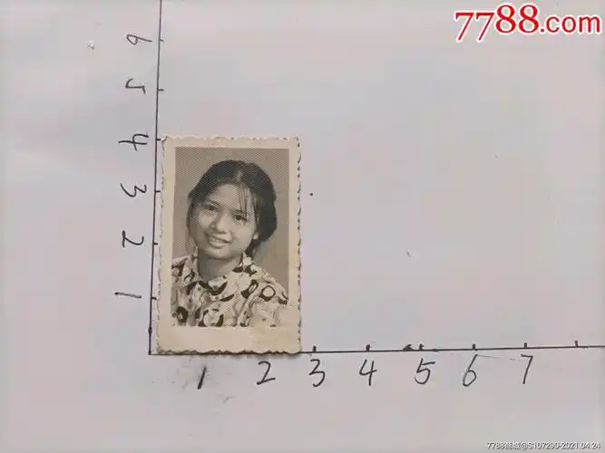 80年代女士证件照