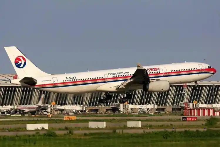 调拨给上航?东航这架目前最老的333客机,难道又要变装了?_网易订阅