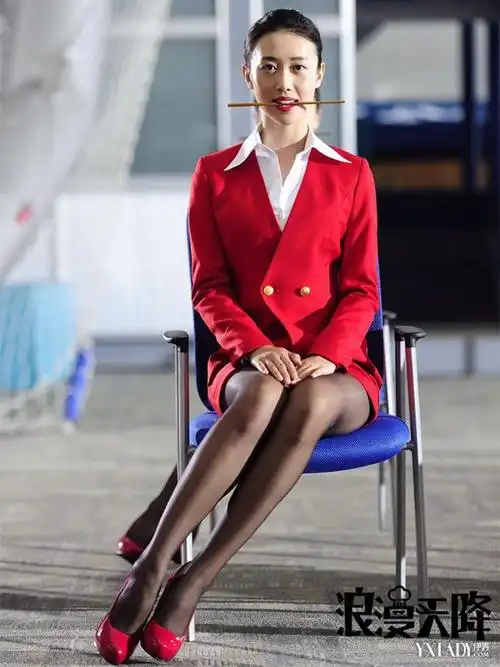 崔宝月关晓彤变空姐 《浪漫天降》演绎制服浪漫