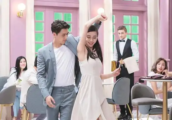 angelababy携手李易峰再度代言德芙号召全民女性加入德芙因愉悦而不凡