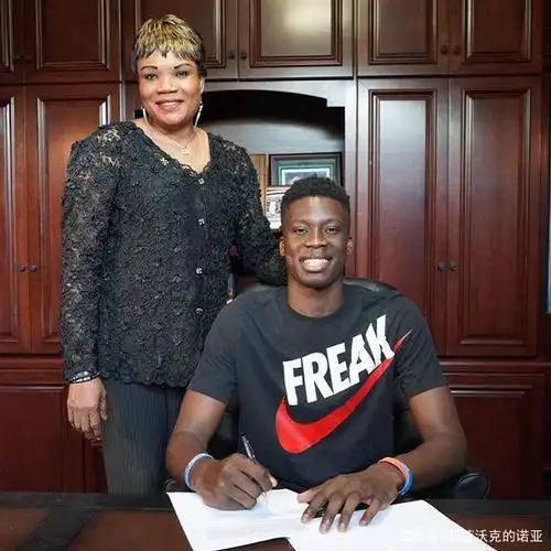 亚历克斯-阿德托昆博