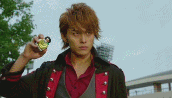 看的就是颜值和特效 细看假面骑士的显浅魅力