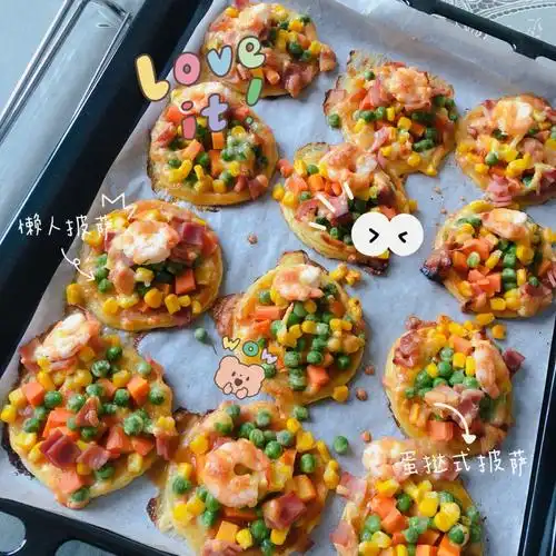 蛋挞皮,玉米粒,青豆,胡萝卜,火腿,虾仁(可以根据自己喜欢的来放)做法