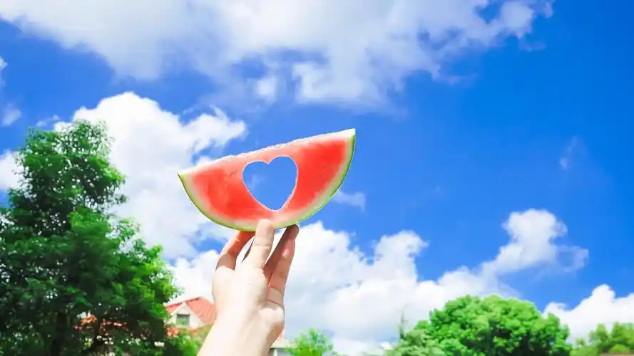 夏日清凉西瓜创意宽屏桌面壁纸