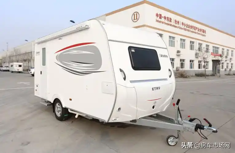 8万多经典设计空间双人大床水电全爱旅420三人版拖挂房车