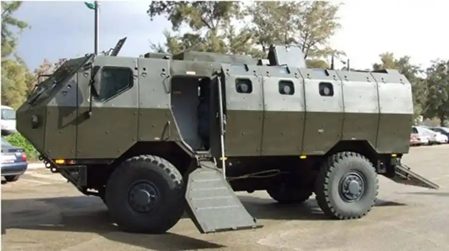 以色列为美国造的小野猫18吨全地形轮式装甲车