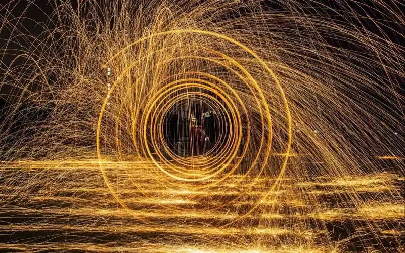 【关注】网红"冷烟花"虽美,但小心有"炸"!_冷光