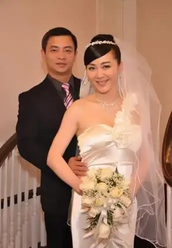 24岁提影后,嫁大10岁导演因金钱纠纷离婚,后又嫁奥运冠军