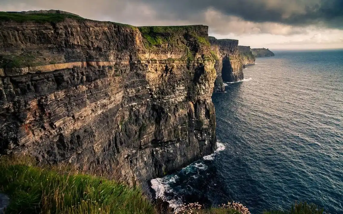 最危险的悬崖,每年都有游客被风吹到悬崖下----欧洲最高悬崖,每年都有