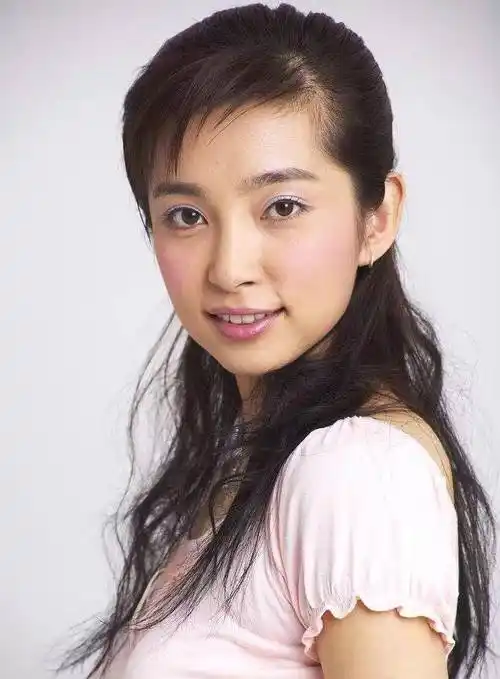 48岁李冰冰近照曝光未婚无子已冻卵整容过度撞脸刘晓庆